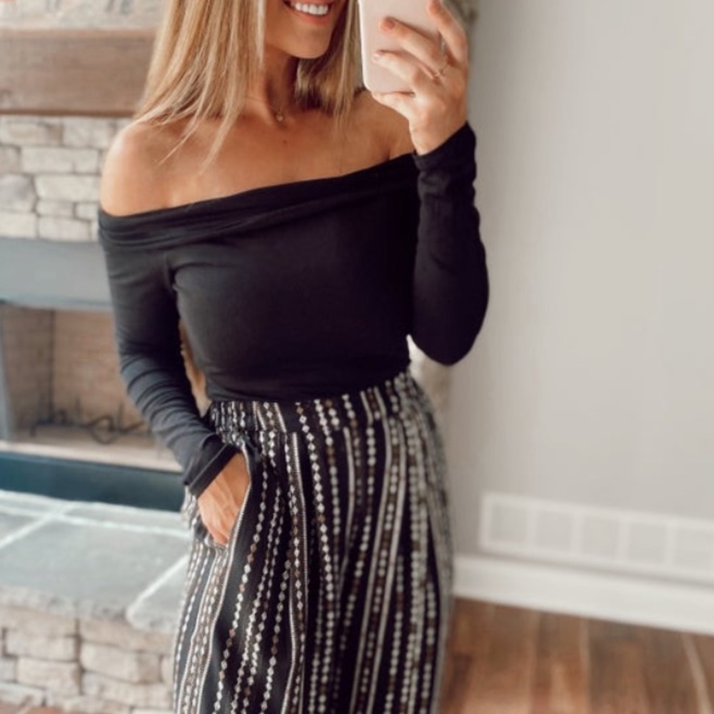 Boutique Wasabi+Mint black off the shoulder top